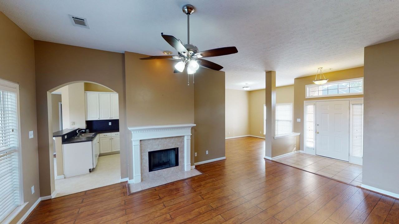 615 Castle Brook Dr - Photo 4 of 34