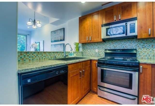 5303 Satsuma Ave #107 - Photo 4 of 13