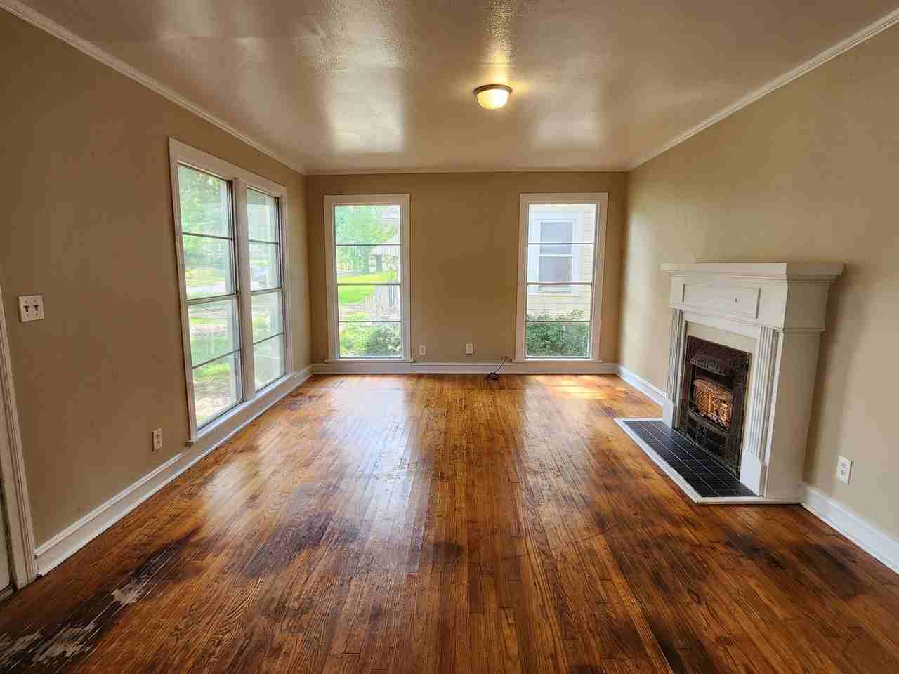 102 College St - Photo 2 of 11