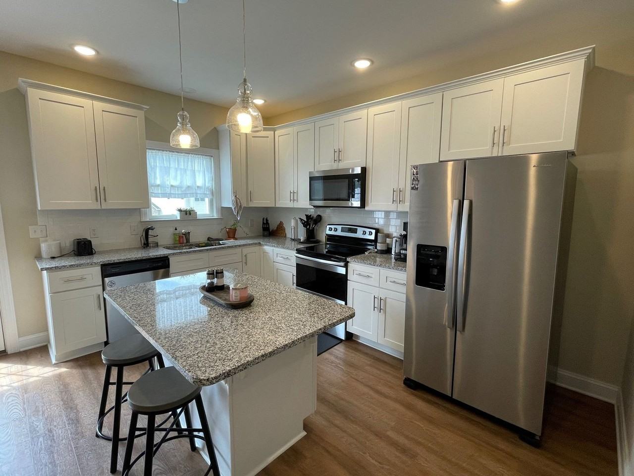 2223 Deyerle Ave - Photo 7 of 16