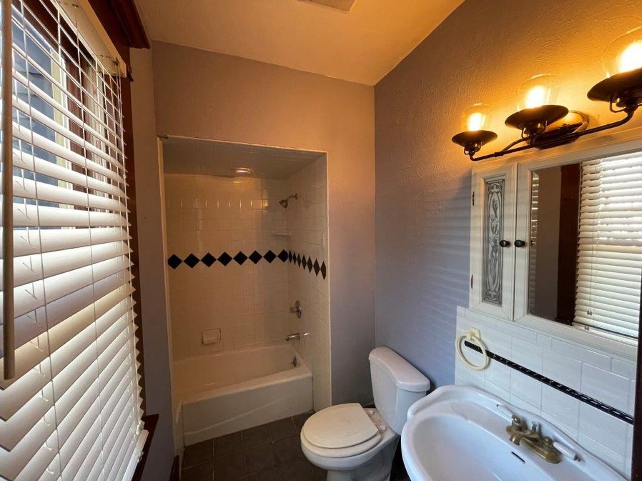 505 Sw 3rd St - Photo 3 of 23