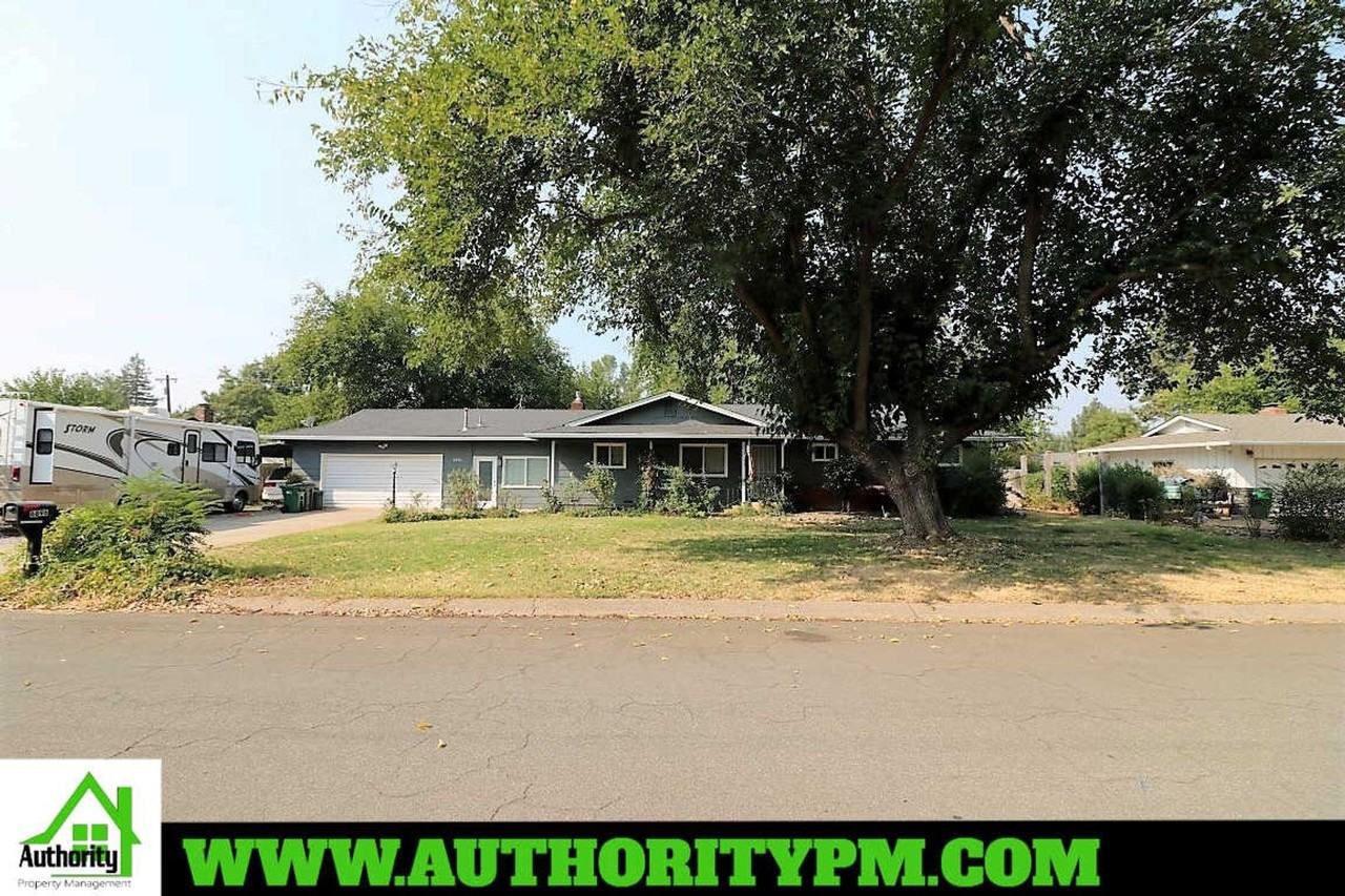 6896 Riata Dr - Photo 2 of 24