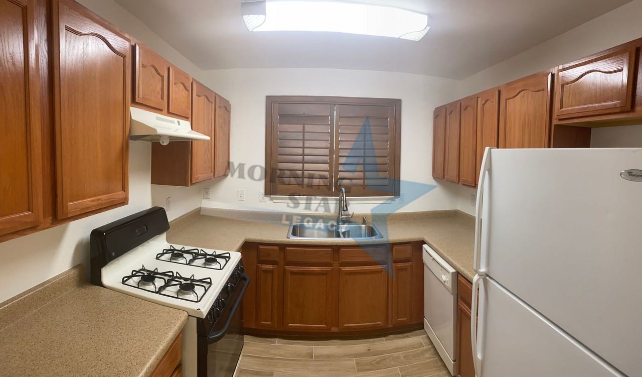 1320 Doniphan Pl - Photo 3 of 12