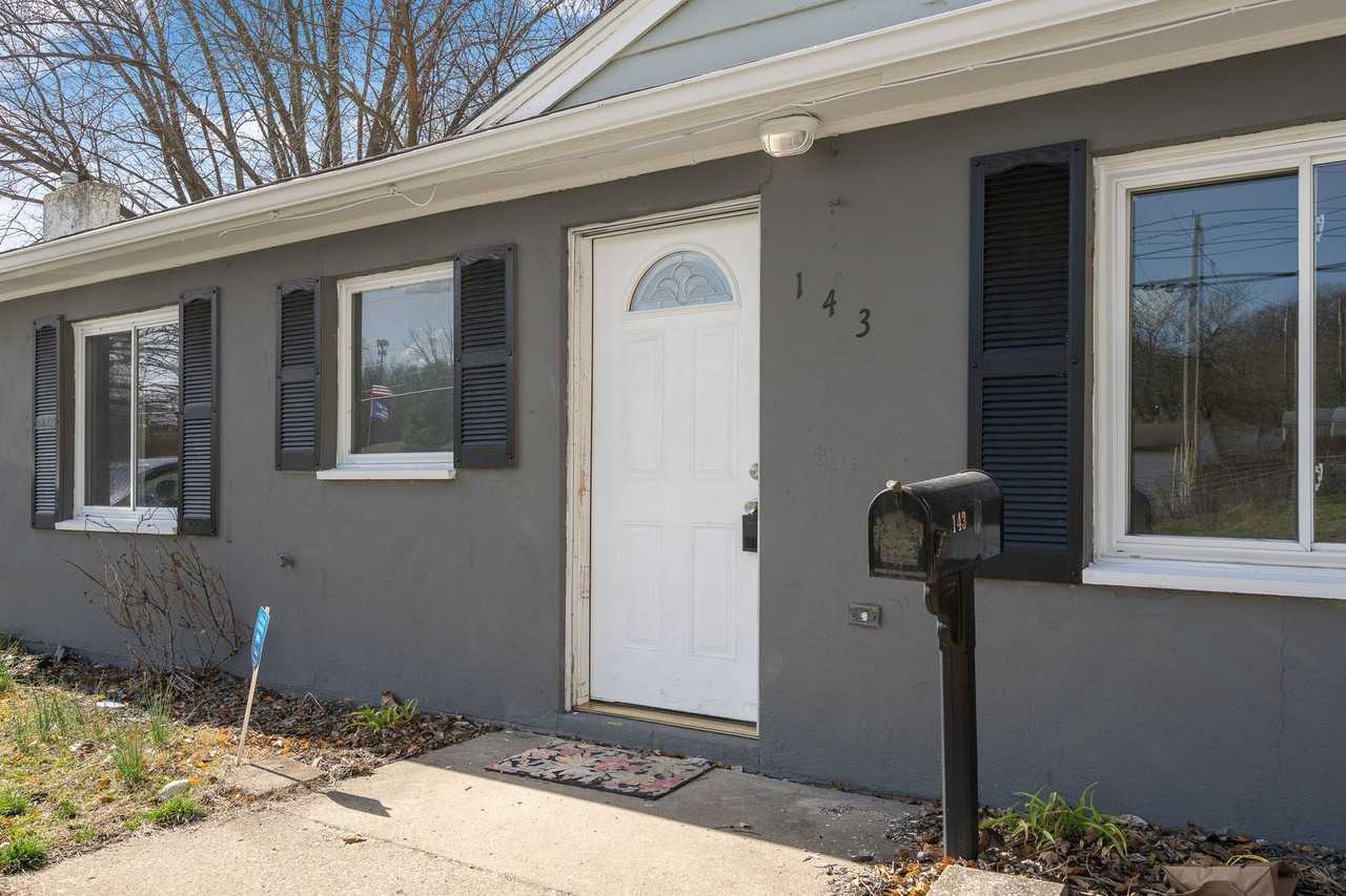 143 S Wright Ave - Photo 3 of 20