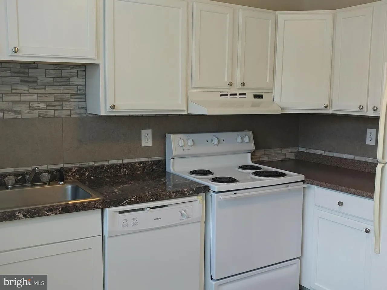 962 Topview Dr - Photo 3 of 11