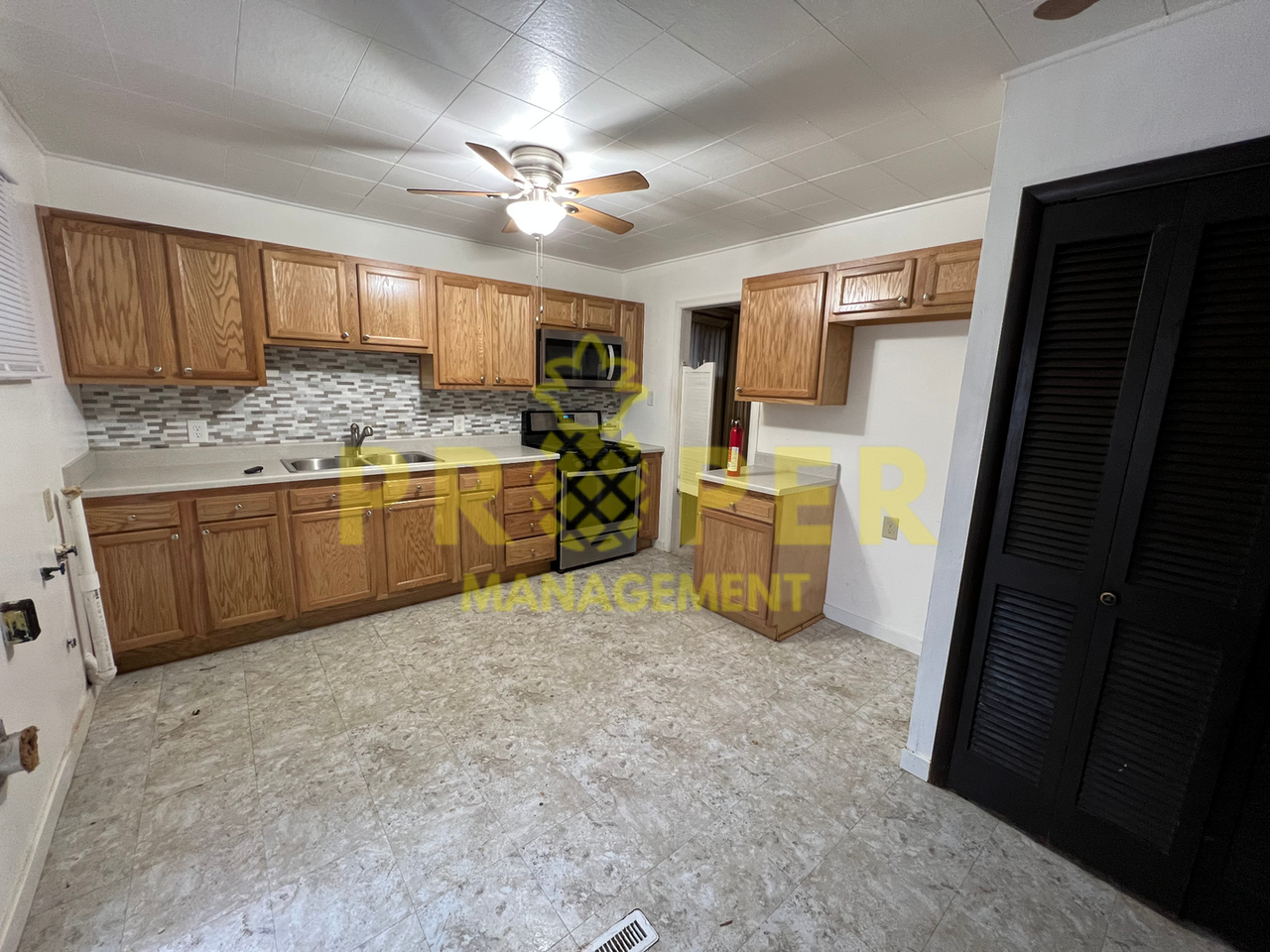 1704 S Gettysburg Ave - Photo 2 of 9