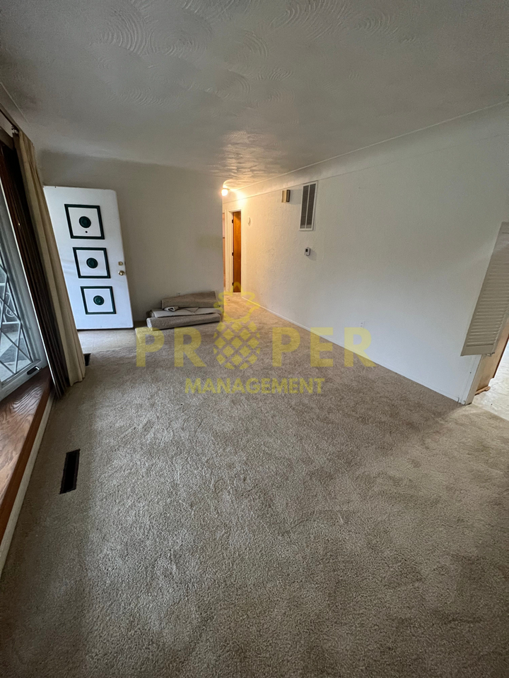 1704 S Gettysburg Ave - Photo 4 of 9