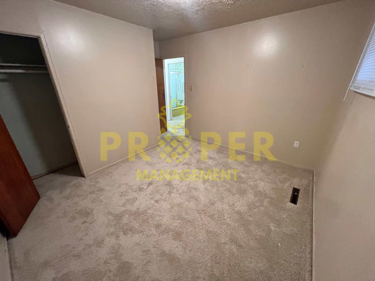 1704 S Gettysburg Ave - Photo 6 of 9