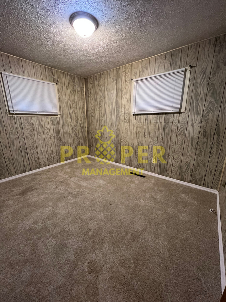 1704 S Gettysburg Ave - Photo 7 of 9