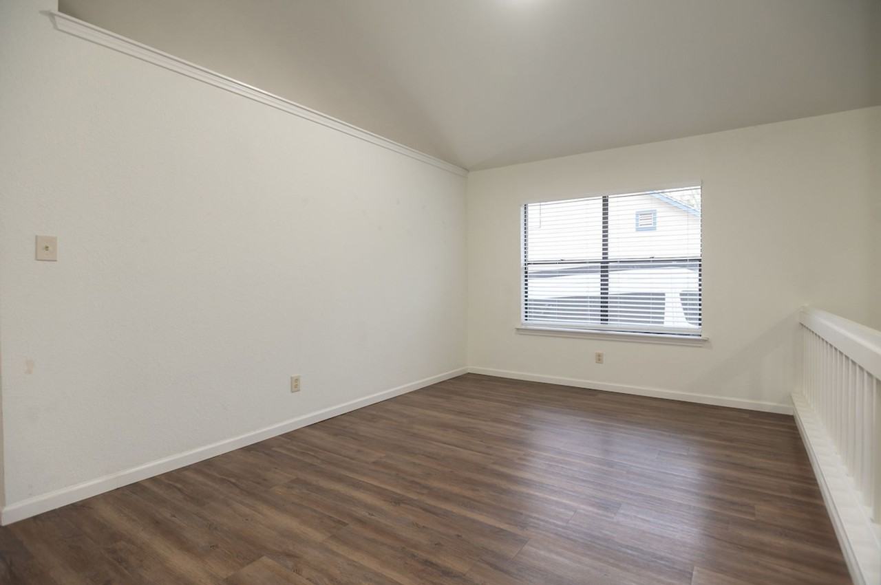 11513 Juniper Ridge Dr - Photo 4 of 34