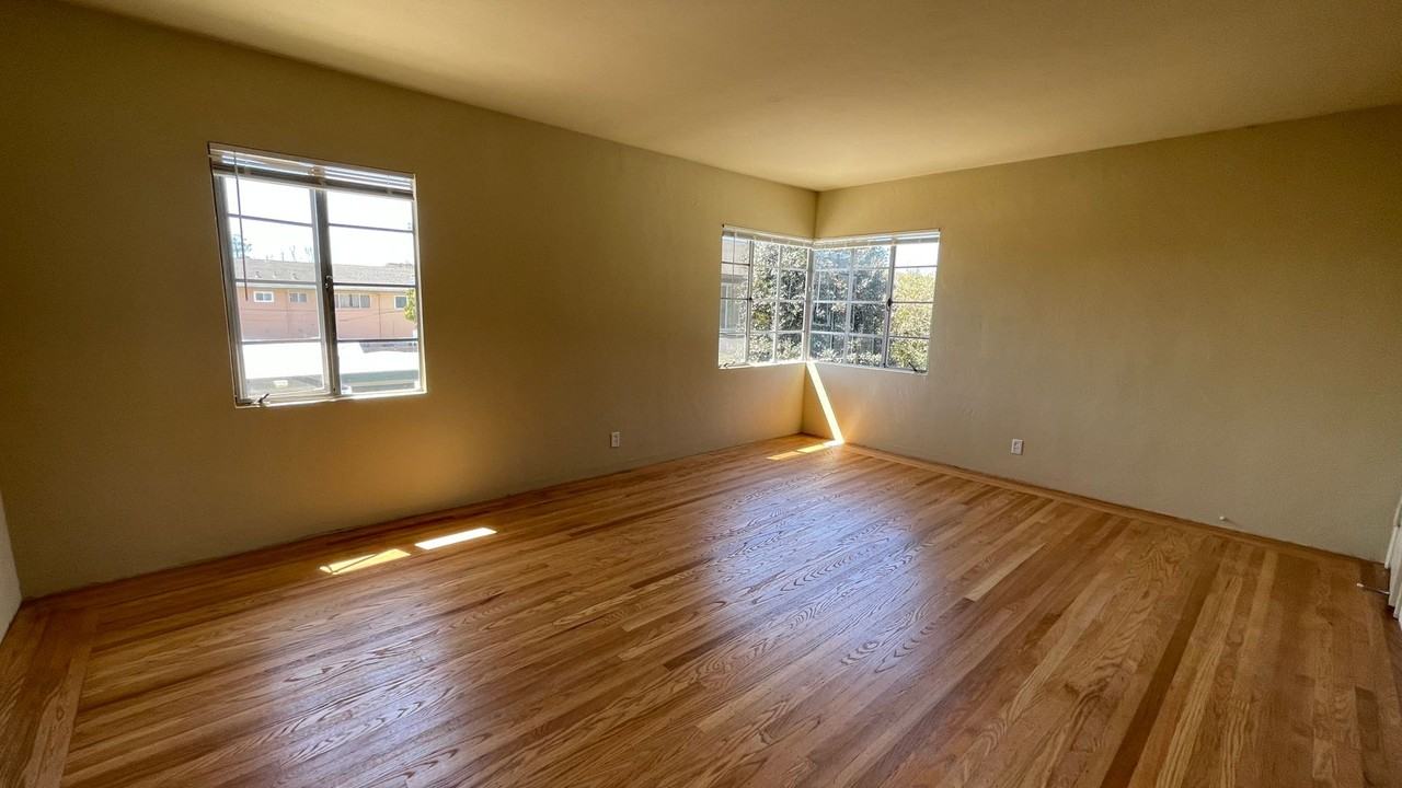 1359 Pearl Street - Photo 3 of 19