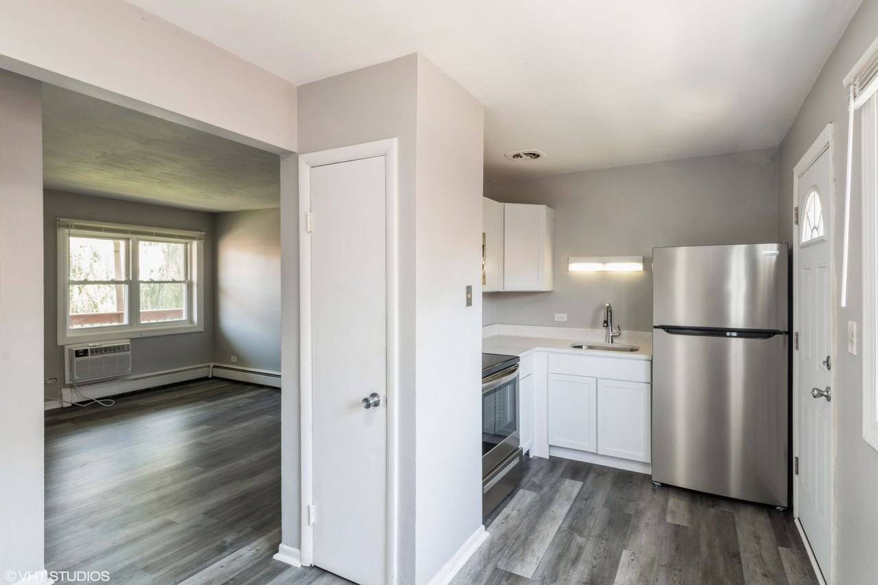 430 W Palatine Rd #12 - Photo 5 of 13