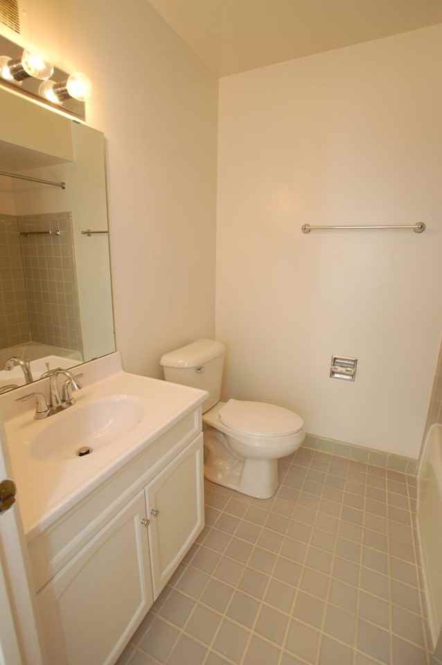 505 Midvale - Photo 6 of 12