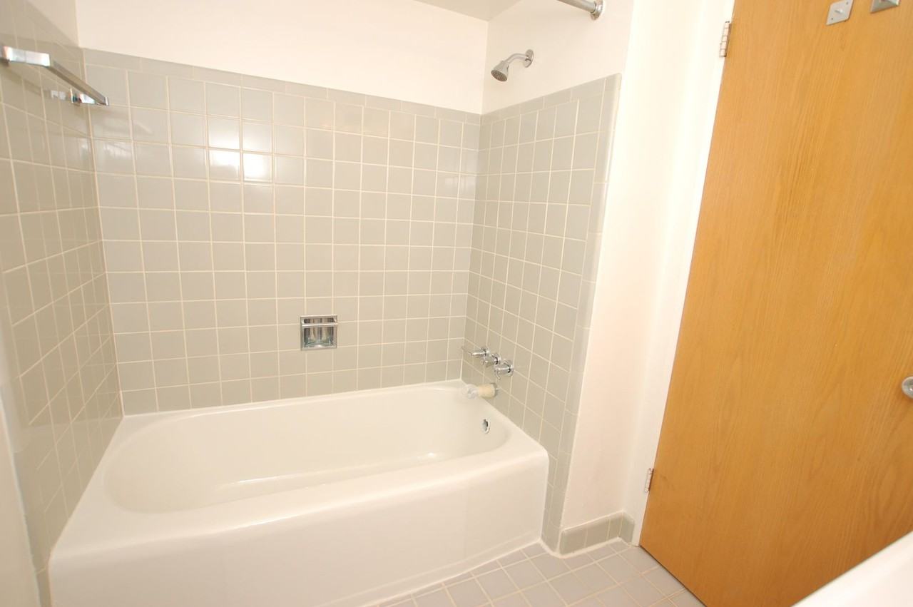 505 Midvale - Photo 7 of 12