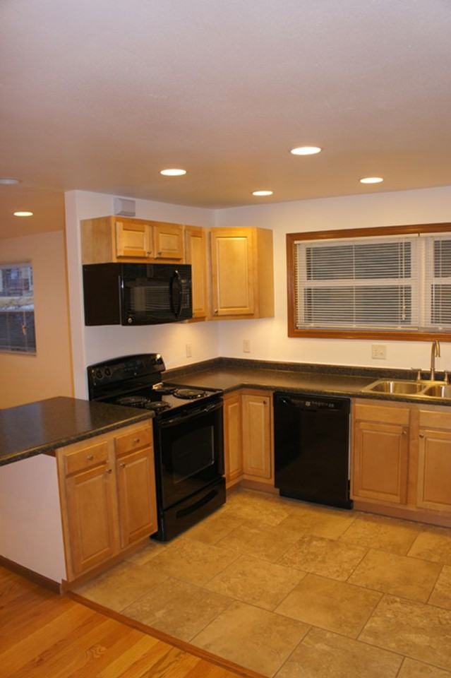 505 Midvale - Photo 3 of 12