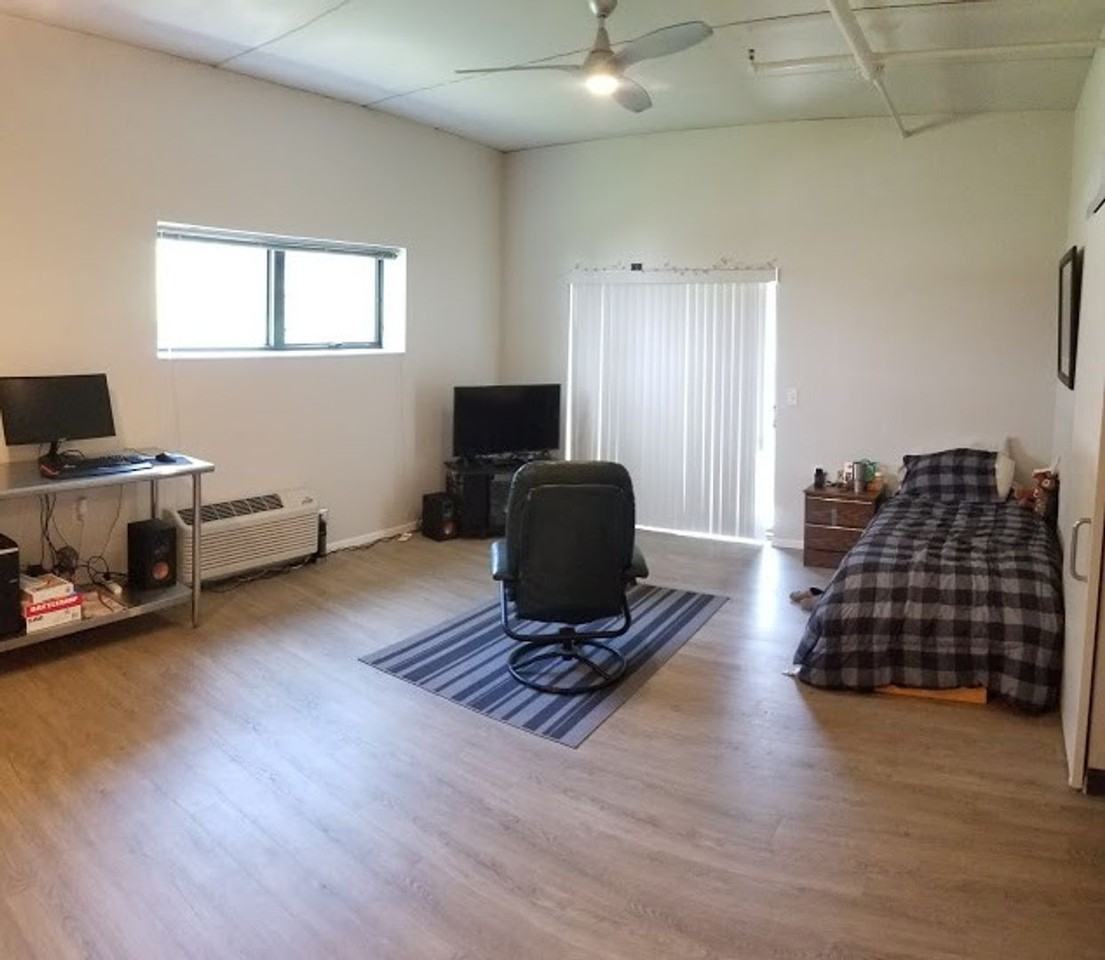 APT ON ESSEX - Photo 3 of 8