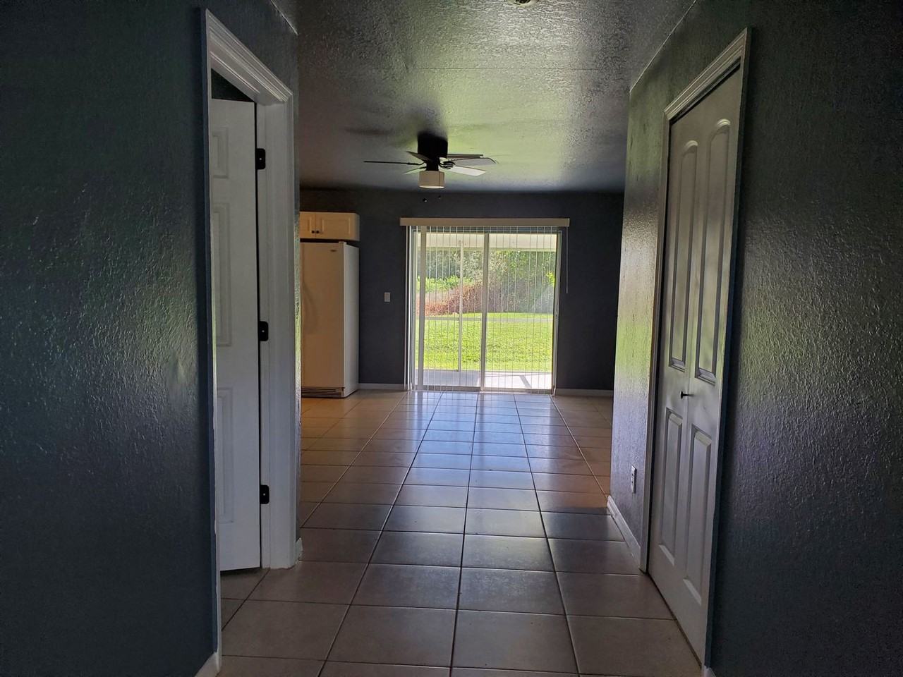 341/343 Gilbert Ave S - Photo 3 of 22