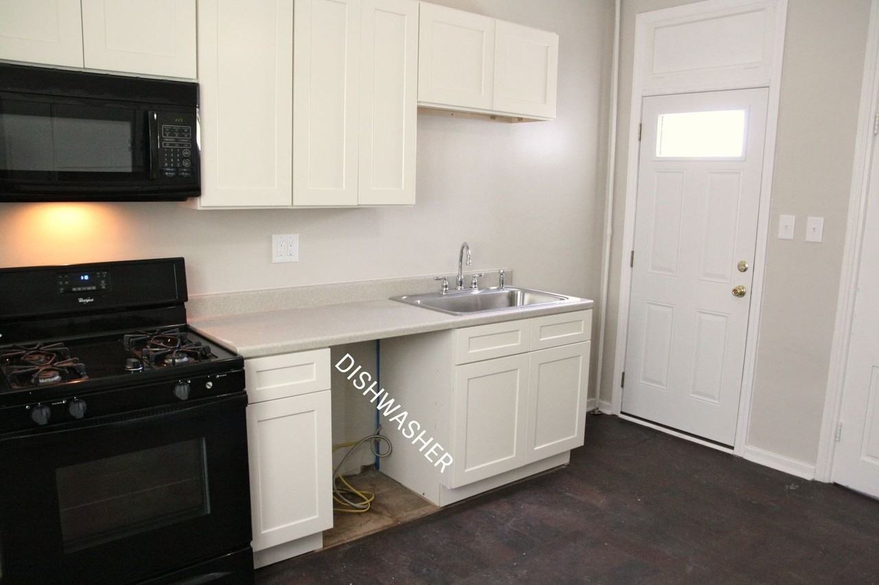 537 2nd Street - Photo 2 of 9