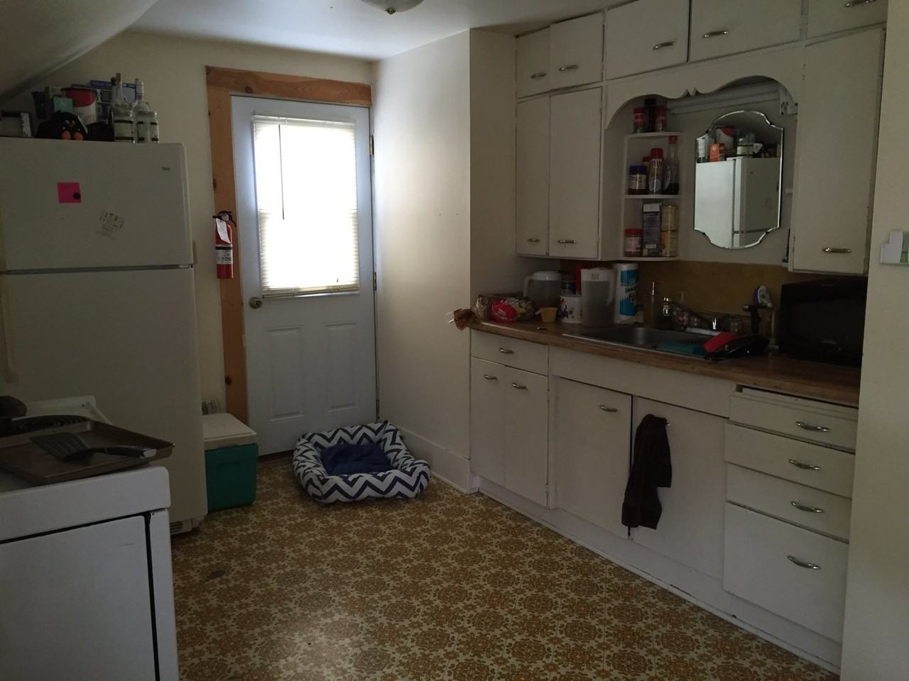 908 Water St - Photo 3 of 10