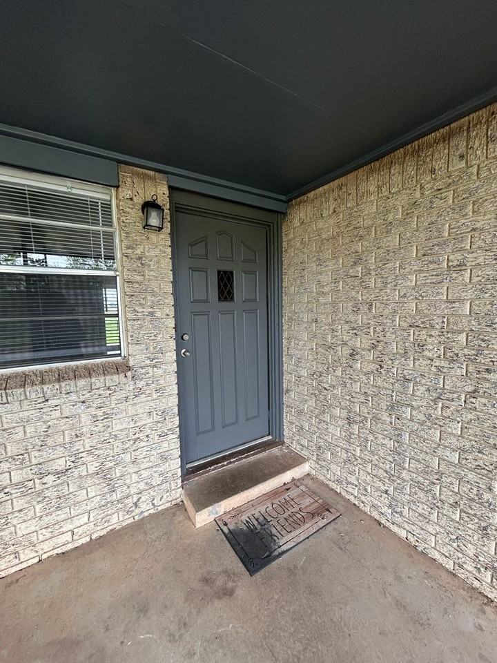 811 Sw 50th St - Photo 3 of 26