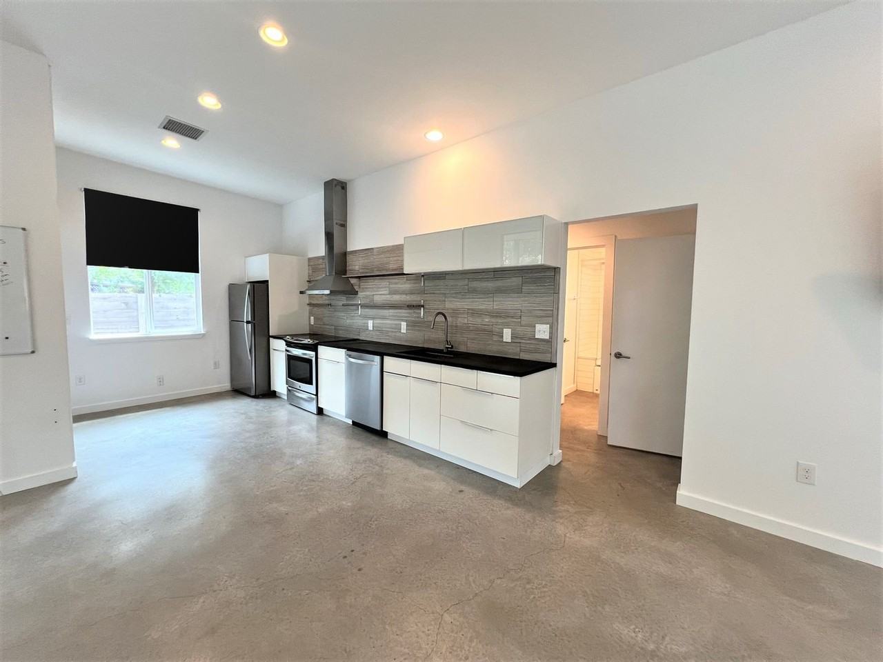 2103 E 14th St - Photo 5 of 18