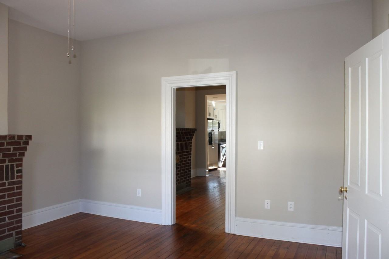 2209 Venable St - Photo 3 of 10