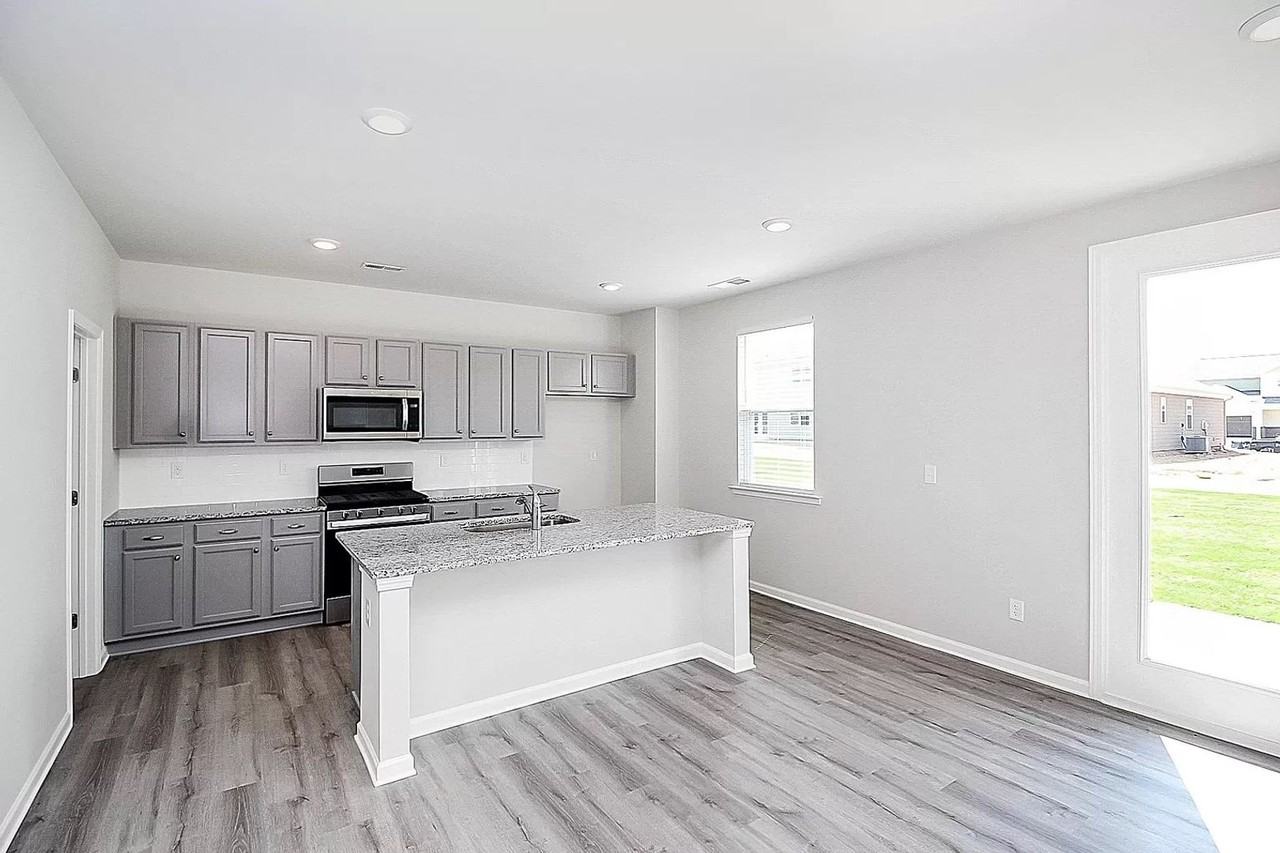 5026 Markfield Ln - Photo 4 of 41