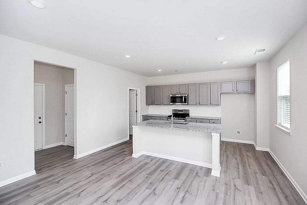 5026 Markfield Ln - Photo 5 of 41