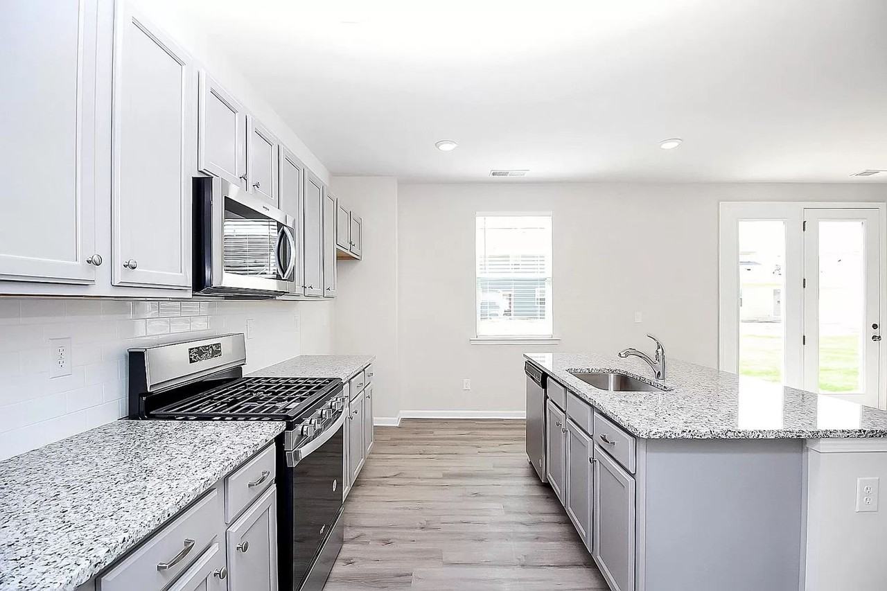 5026 Markfield Ln - Photo 6 of 41