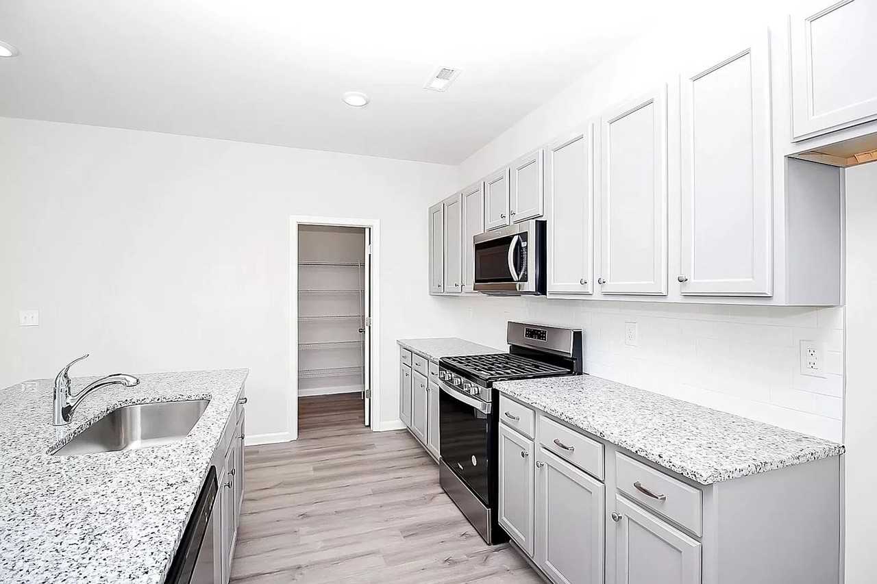 5026 Markfield Ln - Photo 7 of 41