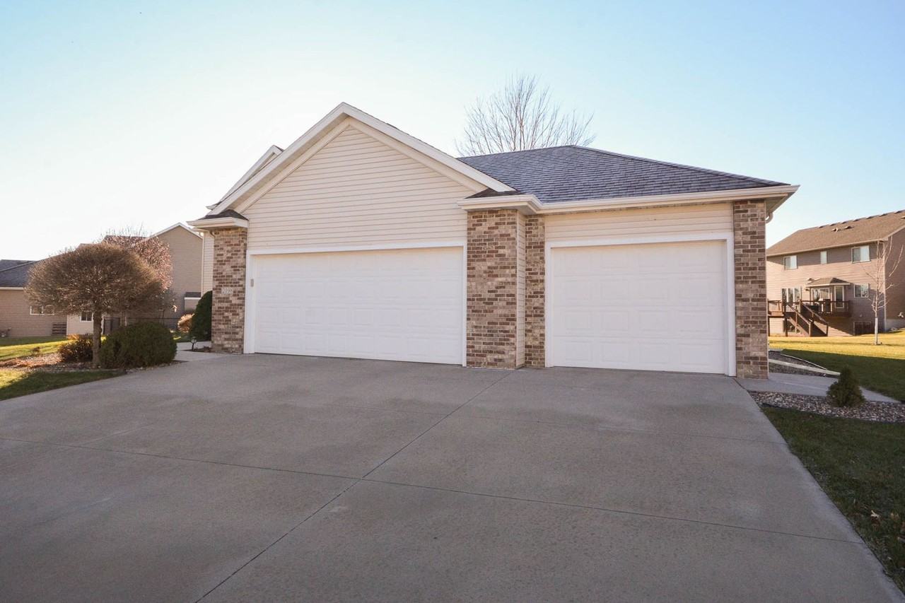 2198 Neptune Pl Sw - Photo 3 of 26