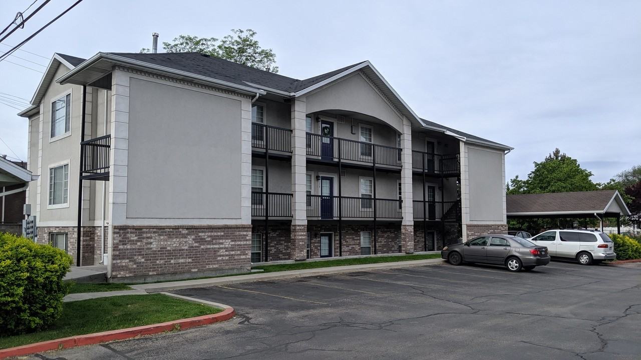 888 N 600 W - Photo 2 of 13