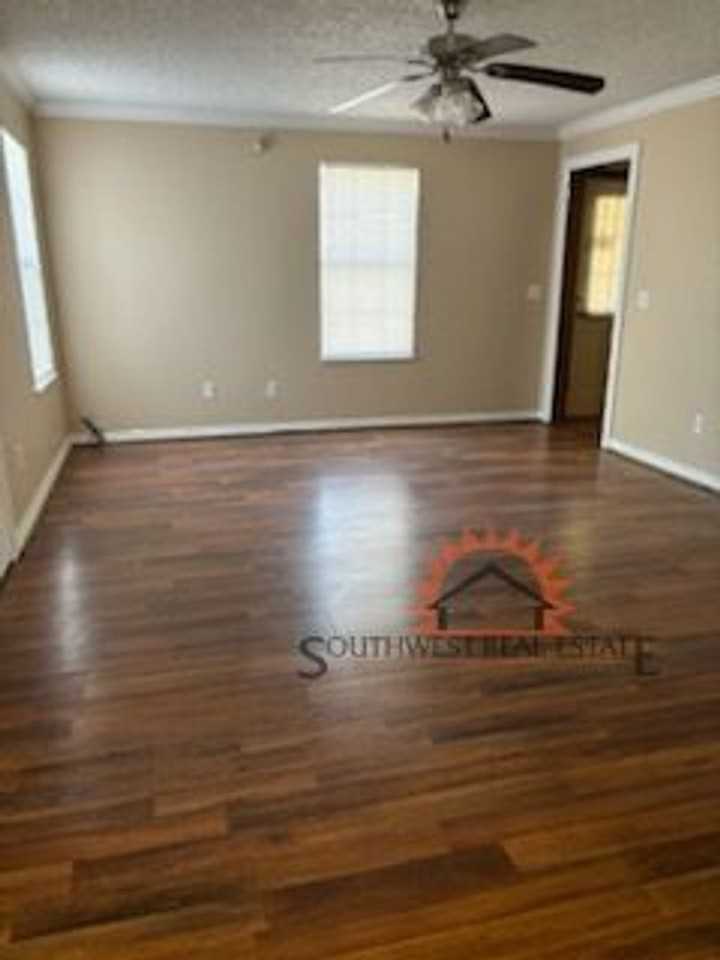 501 501 E 2nd A - Photo 2 of 15