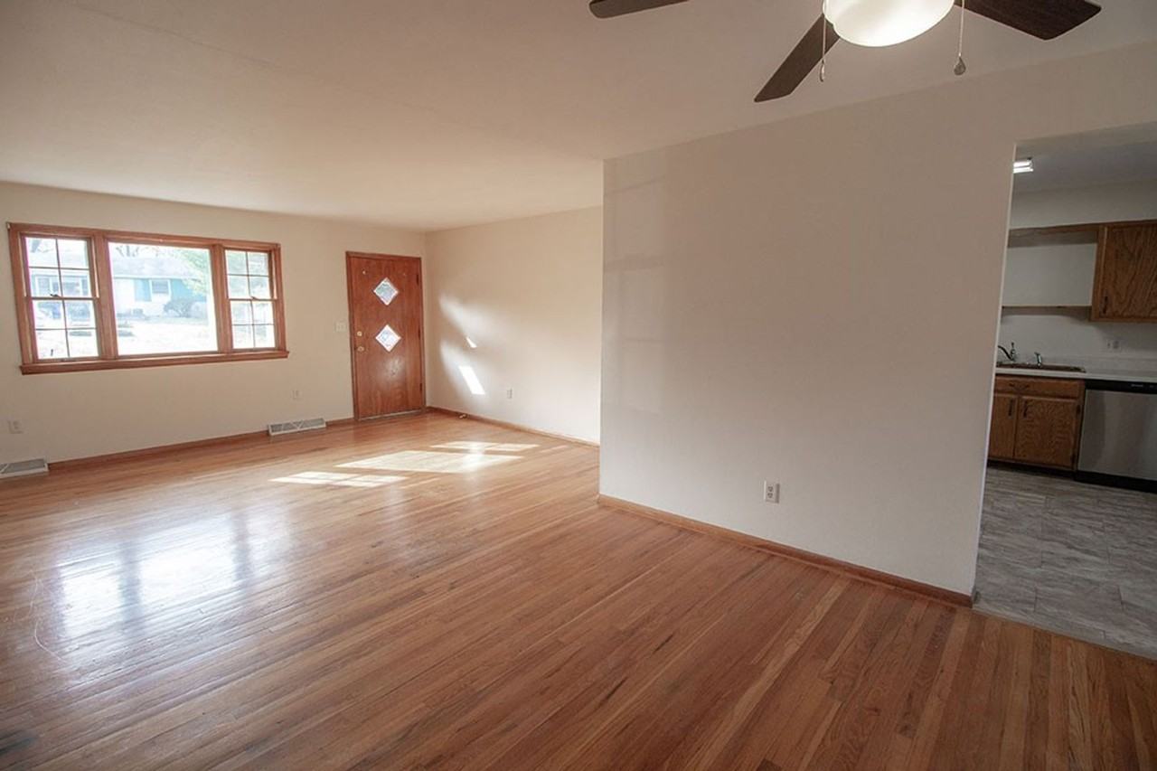 613 Bluff Dale Dr - Photo 3 of 47