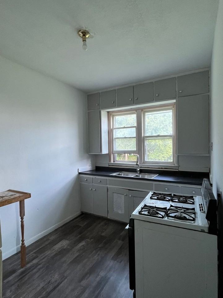 441 Gladys St - Photo 3 of 5