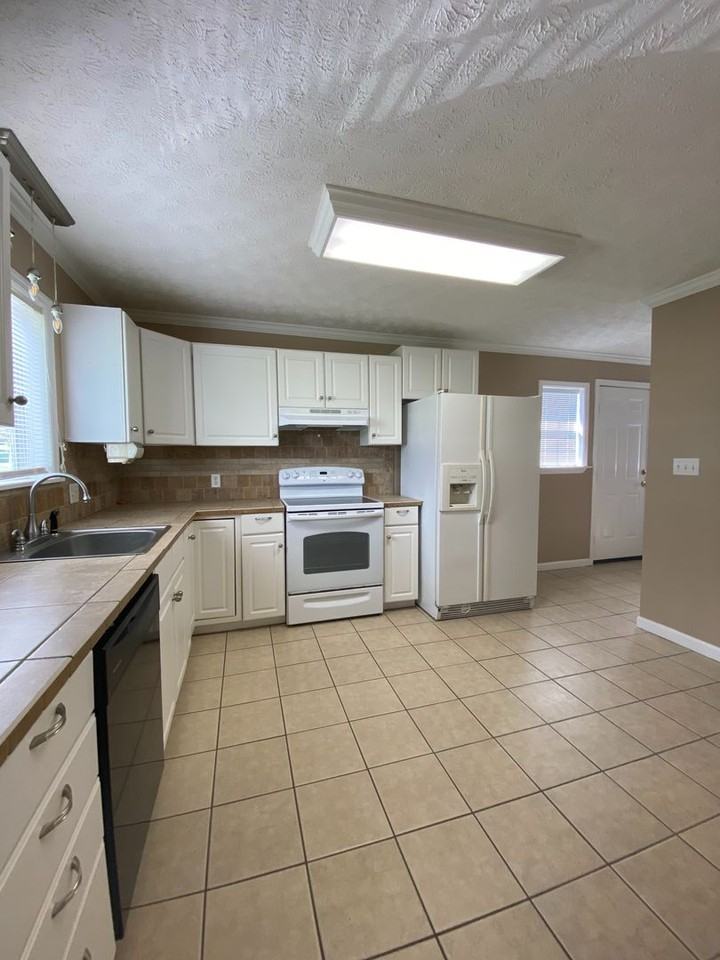 4114 Whiteside Dr - Photo 2 of 5