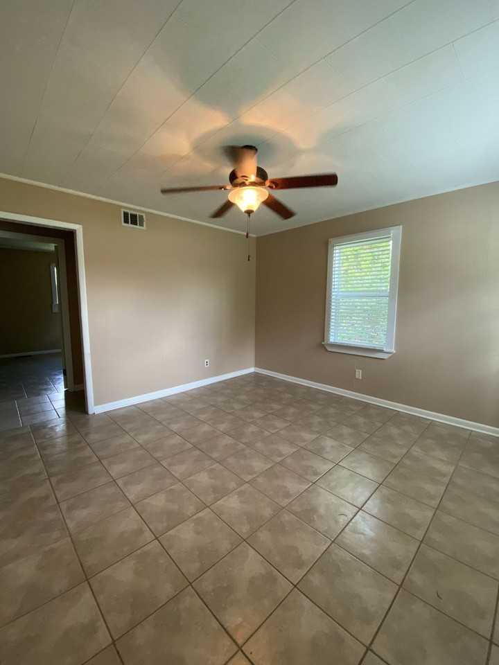 4114 Whiteside Dr - Photo 3 of 5