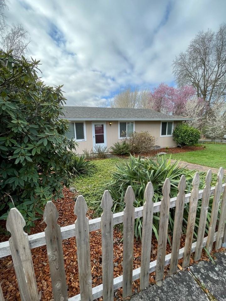 12050 Sw Burlheights St - Photo 2 of 20
