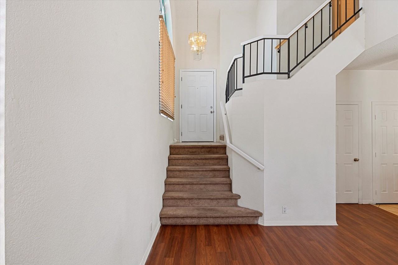 4915 Strauss Dr - Photo 3 of 36