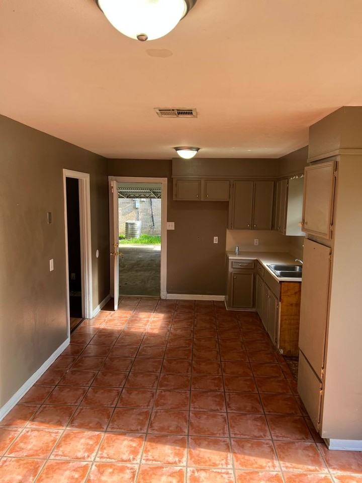 9075 Avalon Dr - Photo 5 of 21