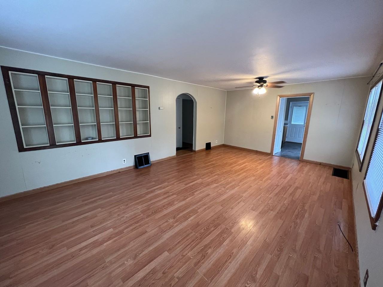 403 Woodland Dr - Photo 3 of 32