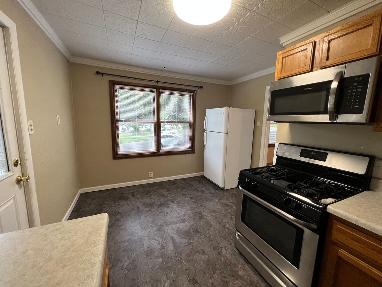 403 Woodland Dr - Photo 7 of 32