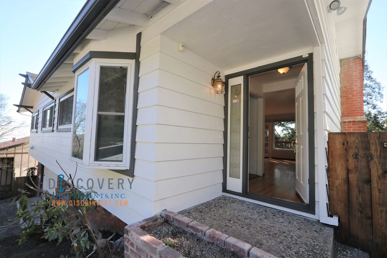 201 Crestmont Dr - Photo 2 of 22