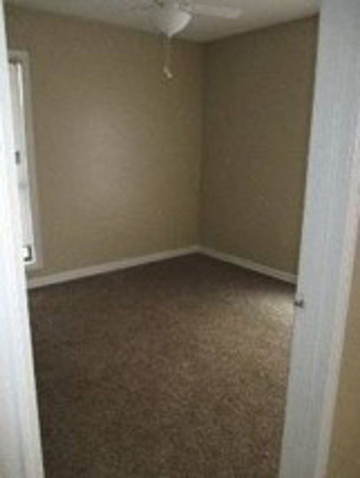 3017 Courtney Ave - Photo 2 of 5