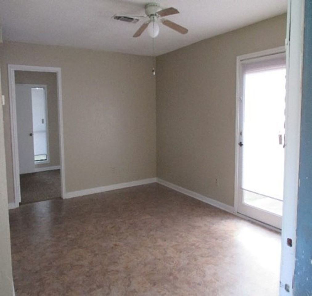 3017 Courtney Ave - Photo 4 of 5