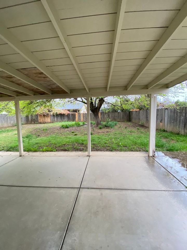7056 Hemlock St - Photo 2 of 15