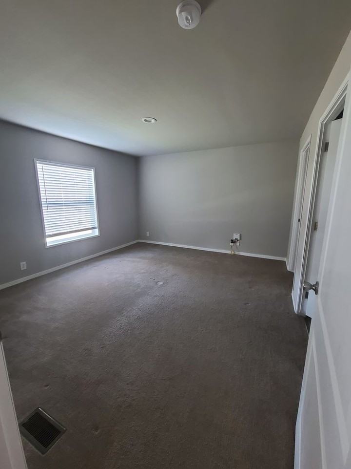 860 Se Fir Villa Rd - Photo 3 of 9