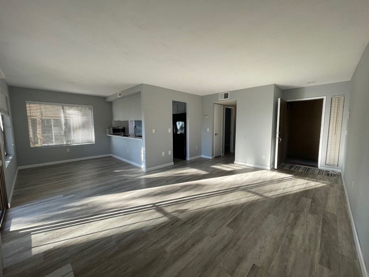 1137 Arbor Ln - Photo 4 of 19