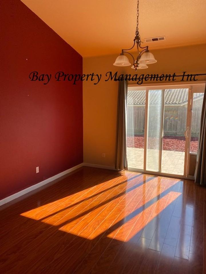 233 Borzini Cir - Photo 3 of 16