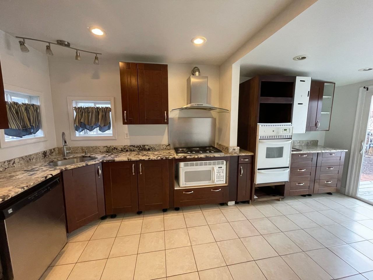 8 Whipple St - Photo 4 of 22